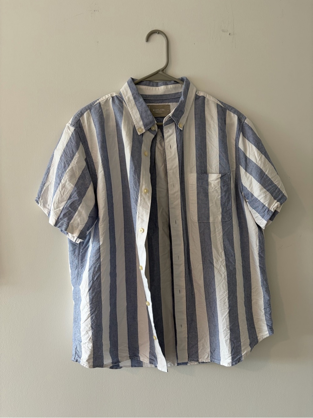 Everlane Men’s Linen Button-Up Shirt